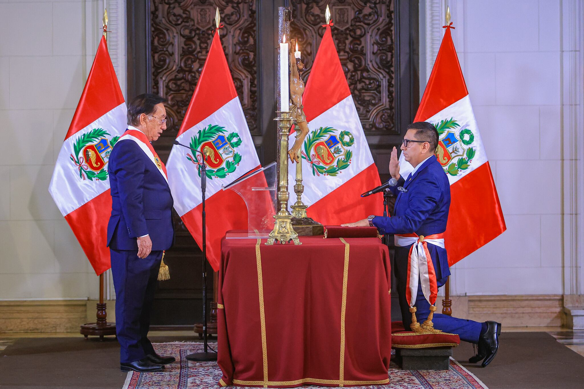 El presidente José María Balcázar realizó un reajuste a su Gabinete Ministerial con juramentación del nuevo titular de Trabajo, Freddy Solano González. (Foto: Presidencia)