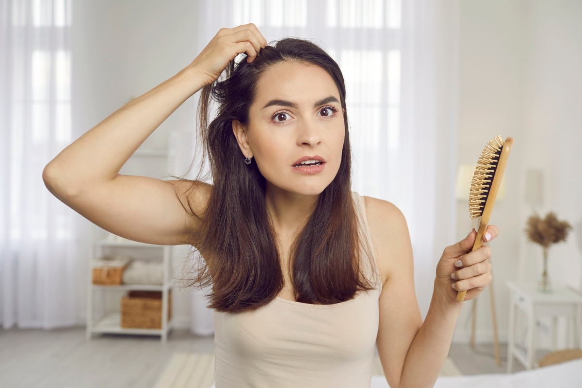 Tener un cabello sano no depende solo de los productos que uses. Algunos hábitos diarios pueden estar jugando en tu contra. Foto: Istock.