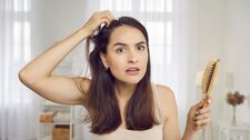 Errores que maltratan tu cabello (y no lo sabías)