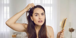 Tener un cabello sano no depende solo de los productos que uses. Algunos hábitos diarios pueden estar jugando en tu contra. Foto: Istock.