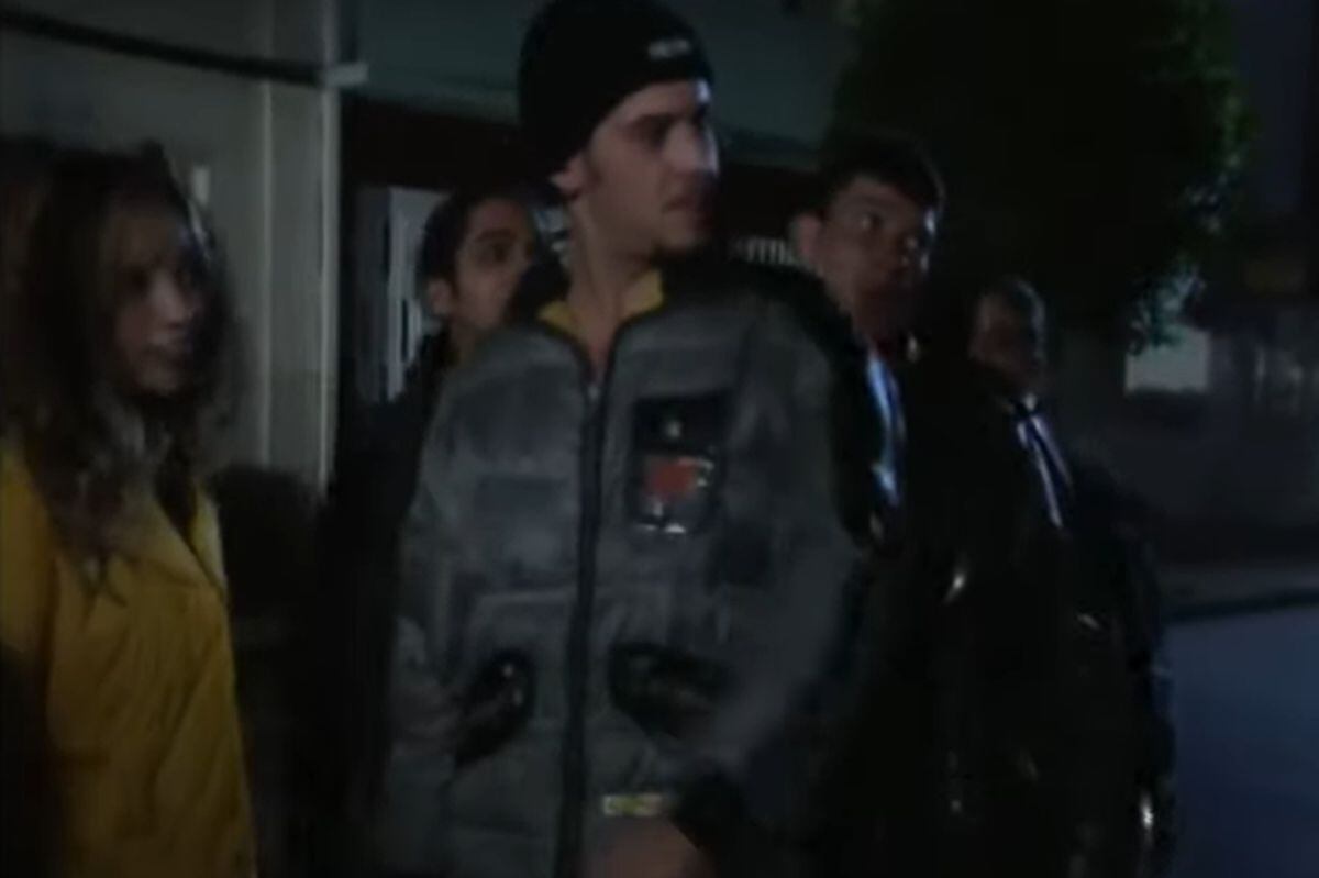 Ni bien Román veía a Betty, se burlaba de ella, lo mismo hacía con el mejor amigo de esta Nicolás Mora (Foto: RCN)