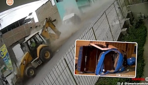 Villa María del Triunfo: retroexcavadora fuera de control arrasó viviendas y destruyó mototaxi