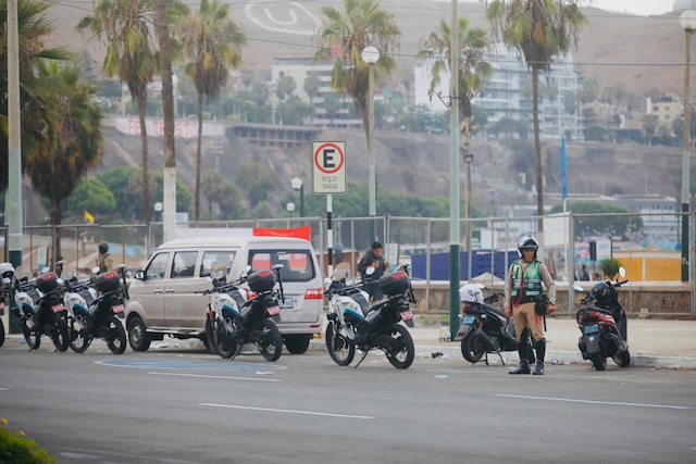 La Policía se sumó a las labores de seguridad. (Fotos: Julio Reaño y César Grados @photo.gec)