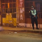 ¡Sangre en SMP! Sicarios asesinan a balazos a sujeto y huyen en moto