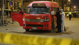 San Juan de Miraflores: Extorsionadores balean combi llena de pasajeros y dejan dos heridos graves