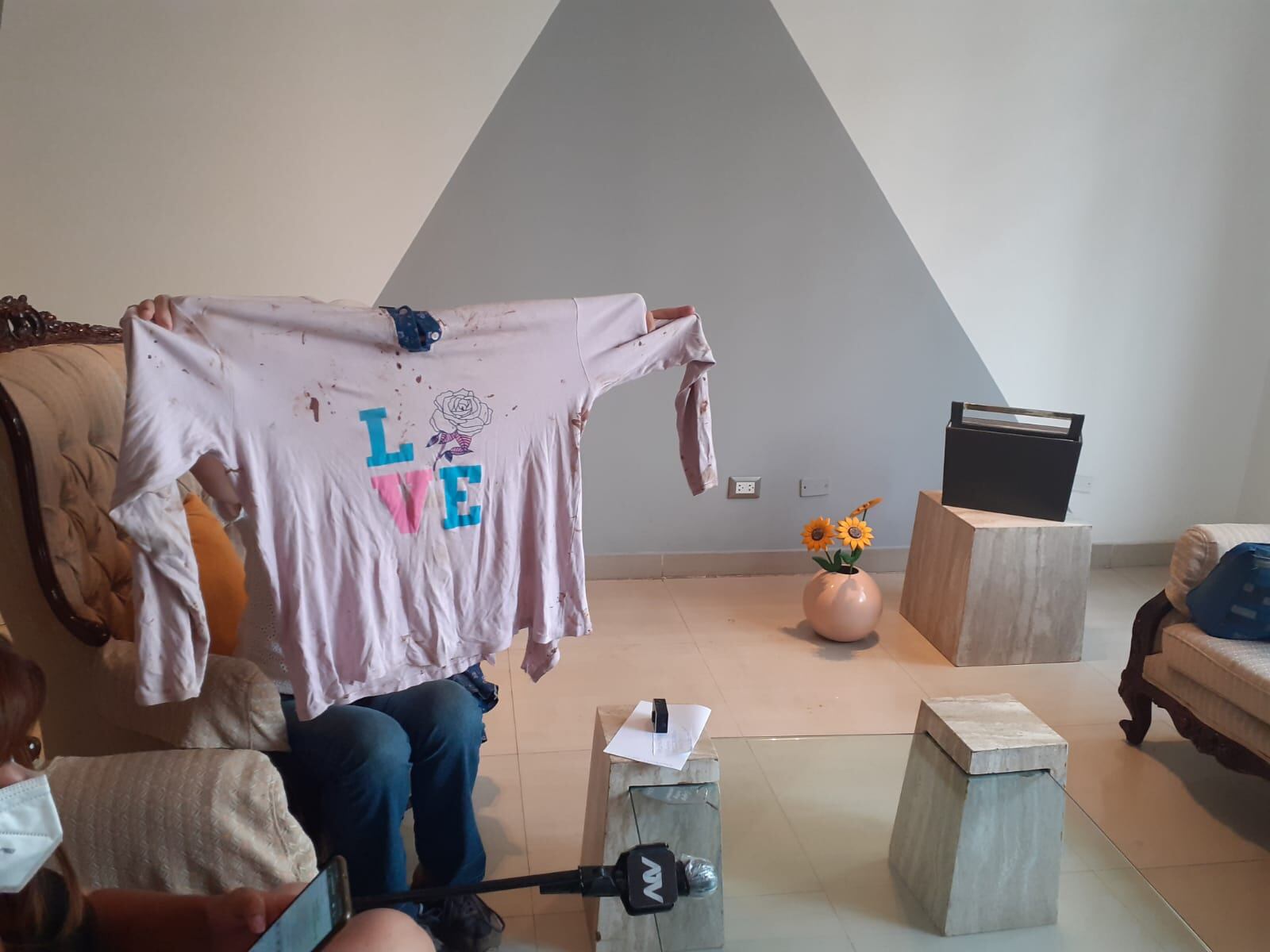 La periodista mexicana Quetzzali Salomón Said (44) denunció al falso predicador Oscar Huarcaya Salazar (65), por desfigurarla a ladrillazos.