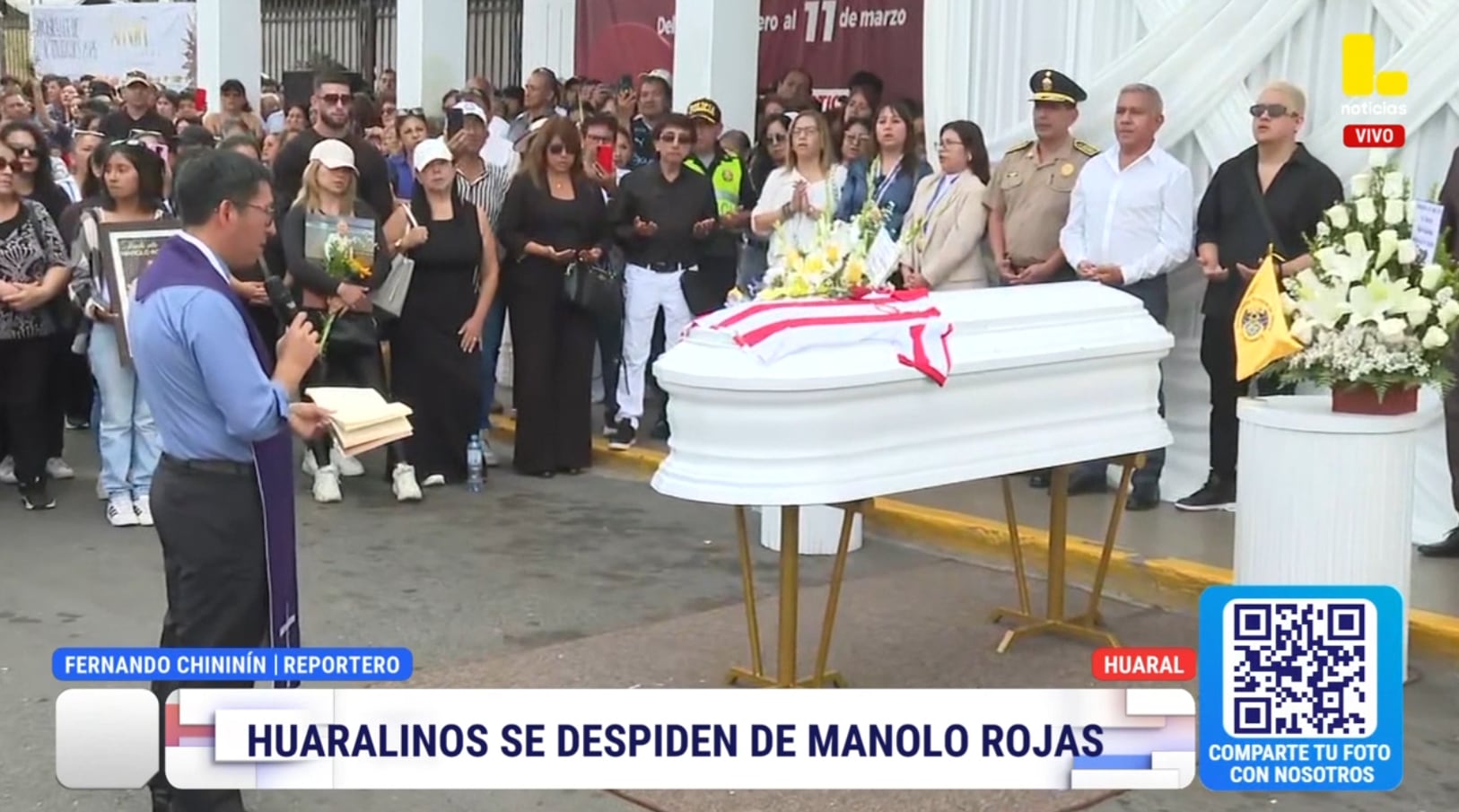 En el frontis de la Municipalidad Provincial de Huaral, los restos de Manolo Rojas recibieron un homenaje póstumo. Su familia estuvo presente.