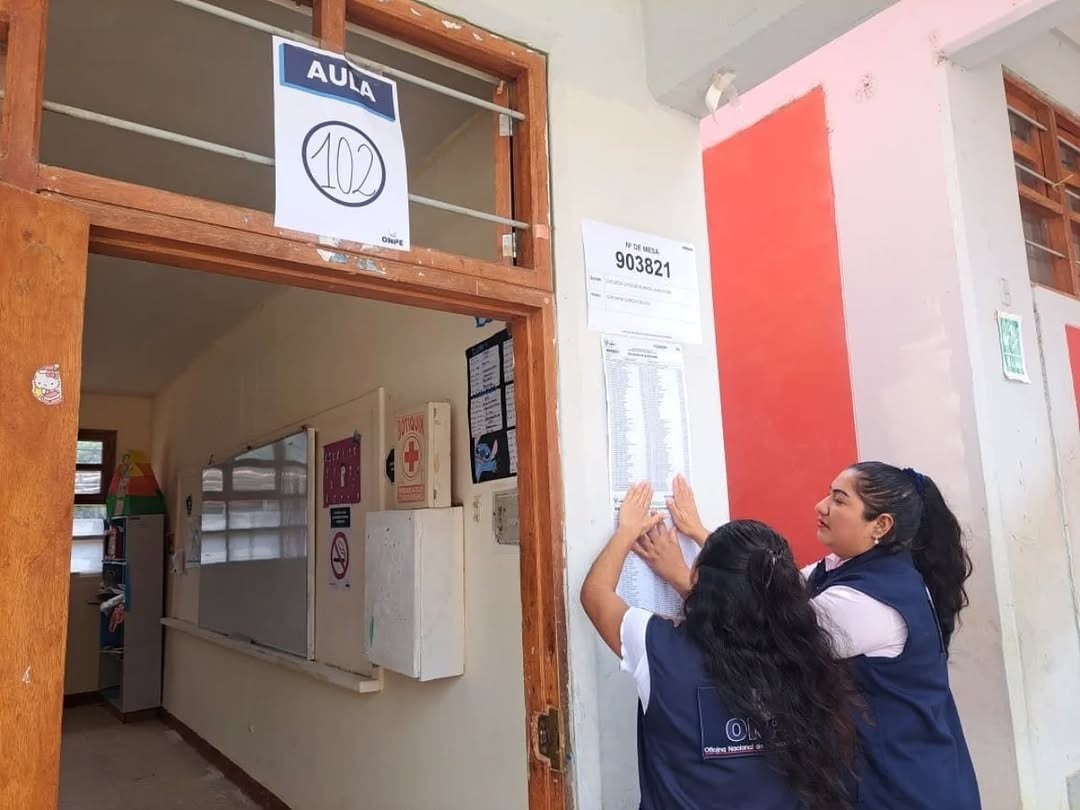 Todo el material electoral ya se encuentra en los centros de votación de Lima y Callao. (@onpe_oficial)