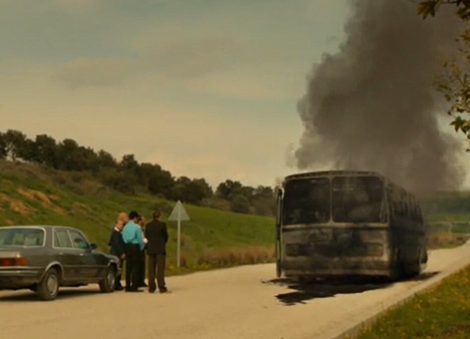 Çolak encuentra su bus en cenizas. (Foto: Tims & B Productions)