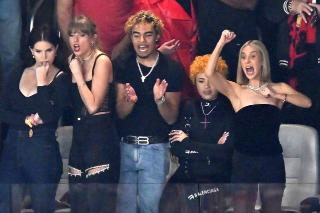 Lana Del Rey, from left, Taylor Swift, RIOTUSA, Ice Spice and Ashley Avignone react during the first half of the NFL Super Bowl 58 football game between the San Francisco 49ers and the Kansas City Chiefs on Sunday, Feb. 11, 2024, in Las Vegas. (AP Photo/David Becker)