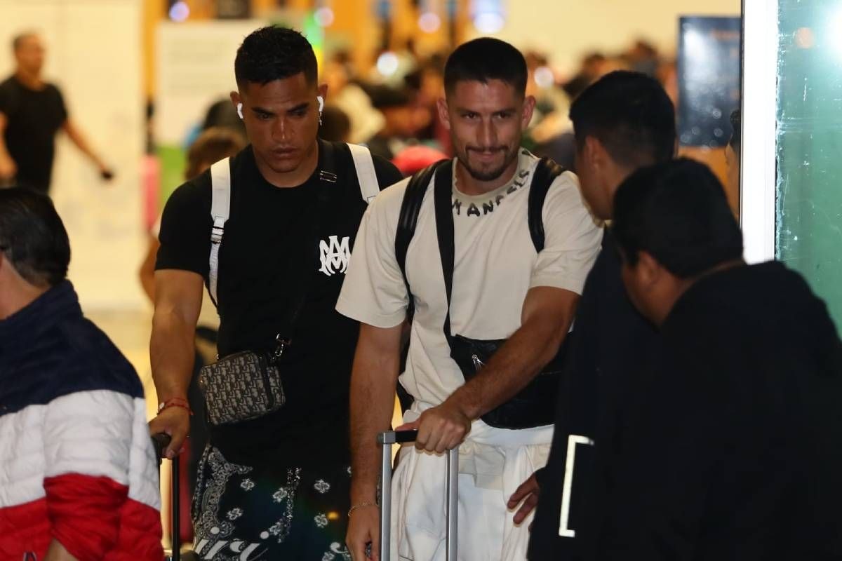 Directamente de México, Anderson Santamaría y Santiago Ormeño arribaron a la capital para unirse a la selección peruana. (Jesús Saucedo @photo.gec)