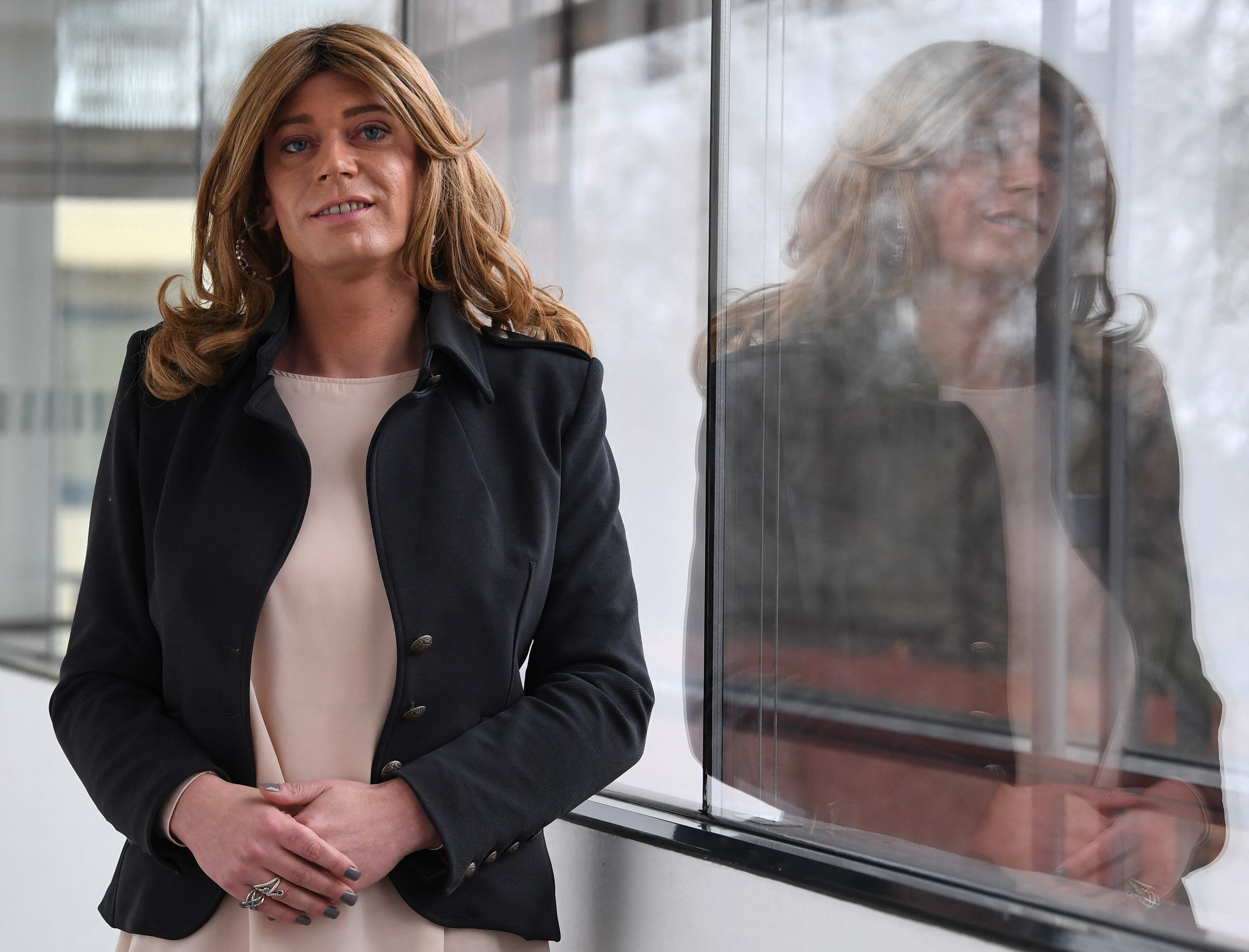 Tessa Ganserer, miembro del partido de los Verdes y miembro del parlamento estatal de Baviera, y antes conocida como Markus Ganserer, posa después de dar una conferencia de prensa en Múnich, el 14 de enero de 2019. (Foto: Christof STACHE / AFP)