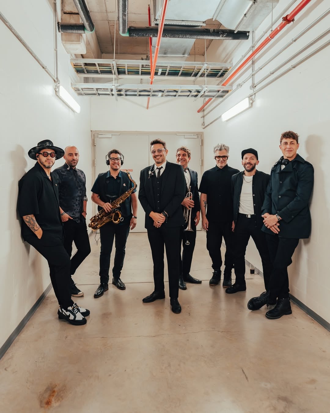 “Florece en el Caos” invita a cantar, emocionarse y dejarse llevar por la fuerza de una banda que mantiene intacta su esencia y su compromiso con la música en vivo.