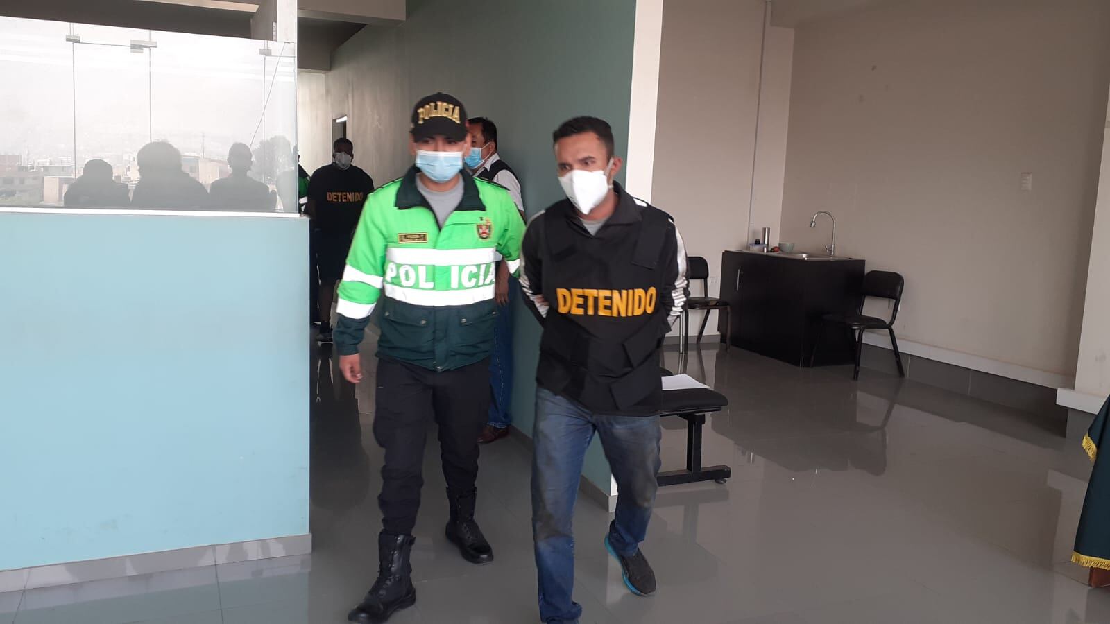 Jesús Salvador Salazar Rodríguez (27), 'mahuevo' y Jesús Daniel Salazar Alcalá (28), ' Gordo', fueron atrapados por asaltar comensales de negocio. (fotos: Mónica Rochabrum/Trome)