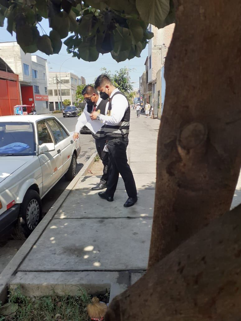 Desconocido atacó a balazos a un grupo de personas en una disputa por una bella jovencita en una fiesta 'cubanada' en la vía púbica, en La Victoria. (fotos: Mónica Rochabrum/Trome)