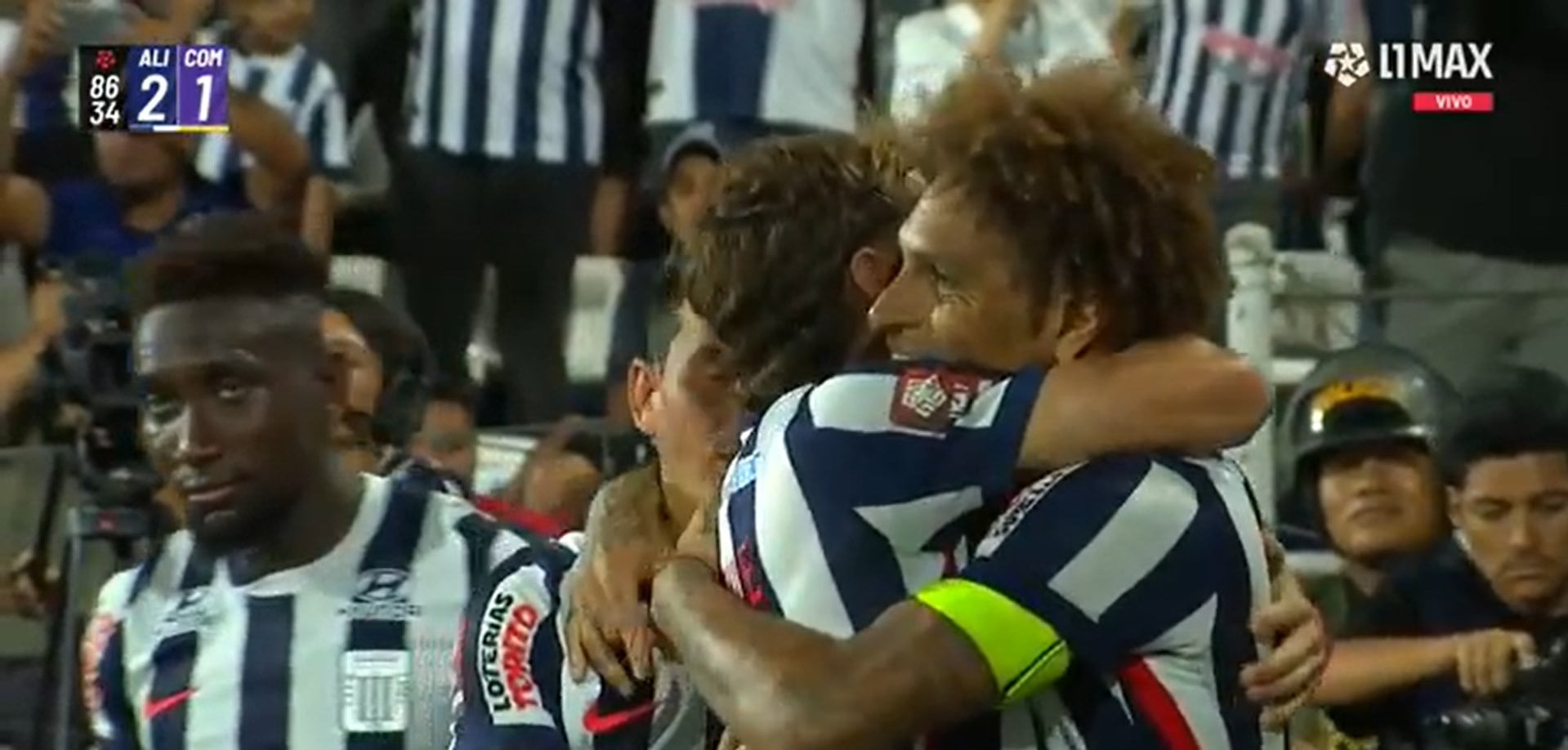 Paolo Guerrero puso el 2-1 de Alianza ante Comerciantes Unidos de penal.