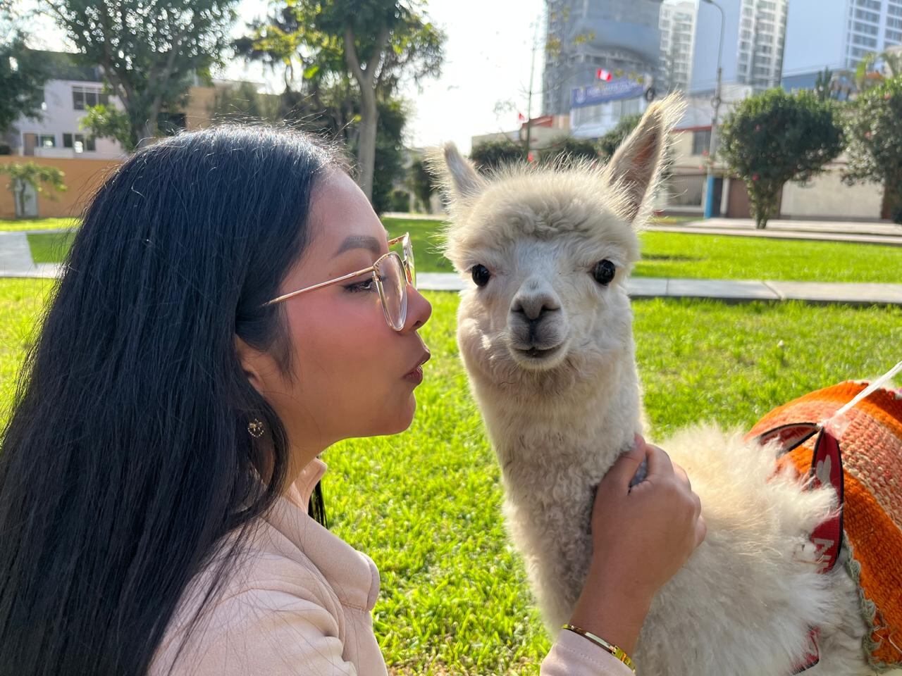 La pequeña ama estar al lado de Angie y siempre le pide besitos. Foto: Katty Gines.