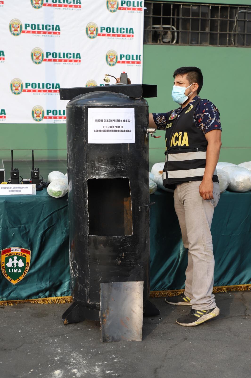 Uno de los dos tanques de compresión donde los sujetos acondicionaron la marihuana. | Foto: Eduardo Cavero / Trome