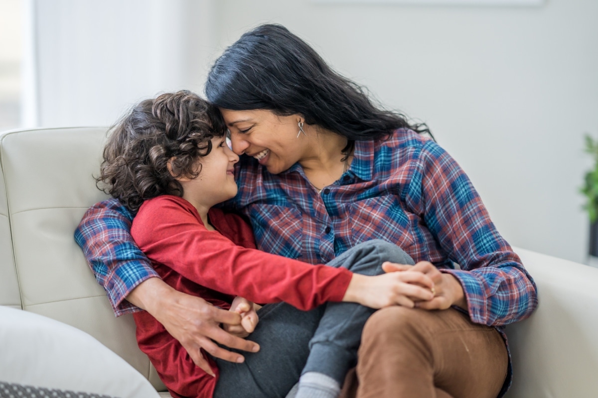 Equivocarse es parte de crecer. Lo importante es que tu hijo aprenda a reconocer sus errores, repararlos y sacar una lección de ellos. Foto: Istock.