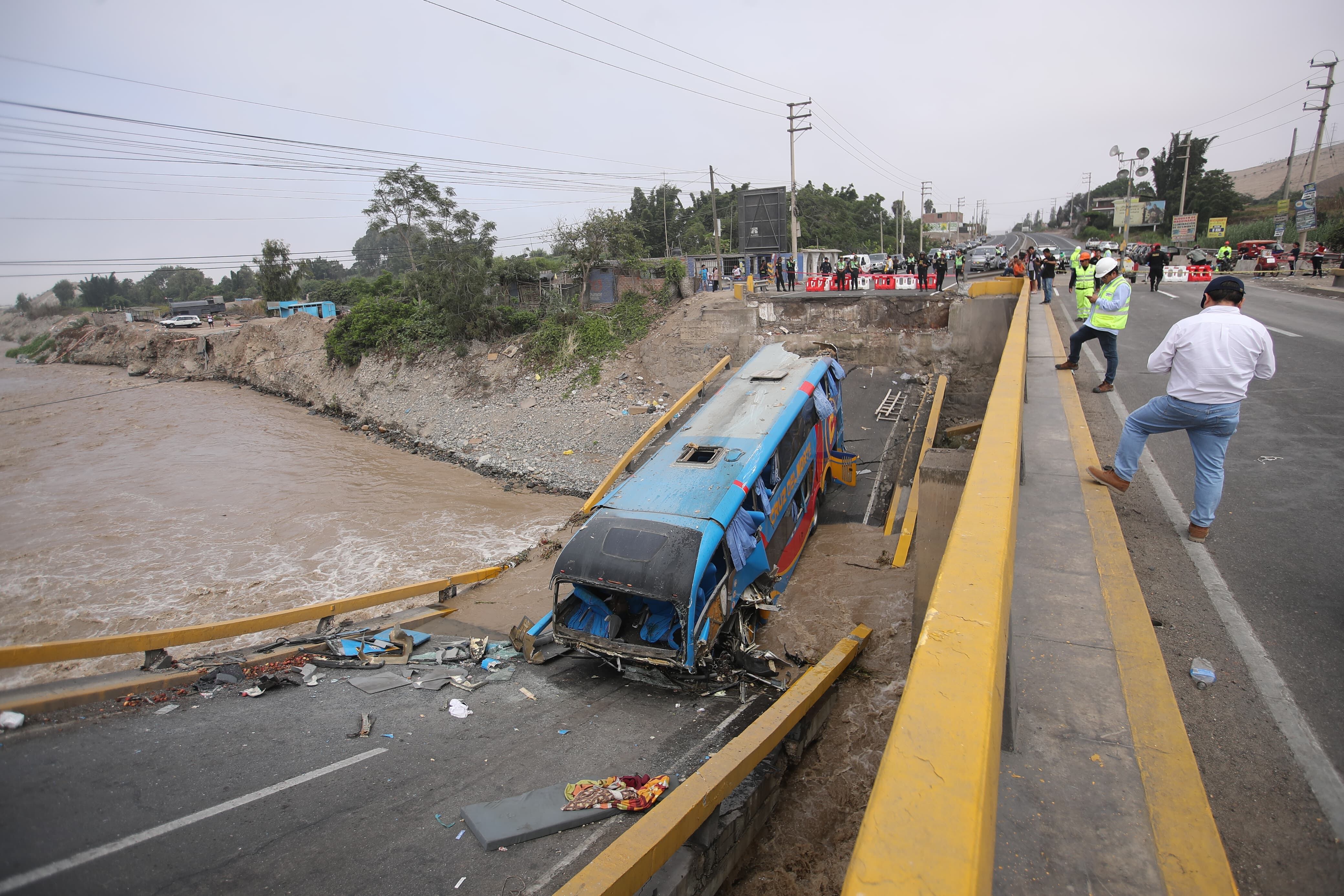 Tragedia por colapso del puente Chancay. Foto: Antonio Melgarejo/ @photo.gec