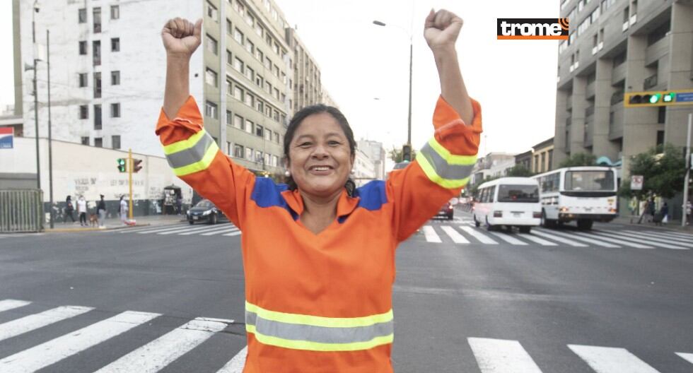 Isabel Cortez, 'Chabelita', trabaja desde hace 17 años en la limpieza pública de Lima y ahora es virtual congresista de la República. (Trome / José Rojas)