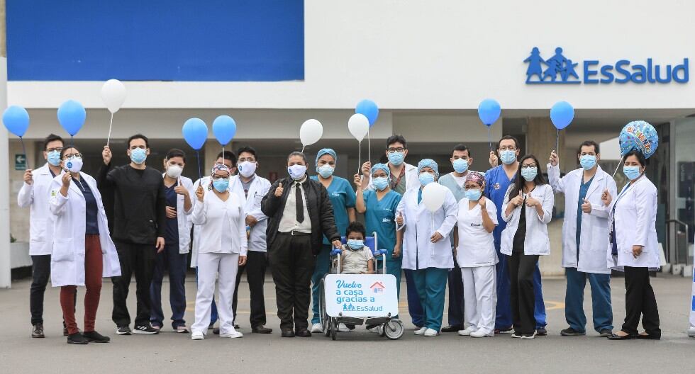 Padre dona parte de su hígado y salva a su niño con exitoso trasplante realizado en el Hospital Rebagliati. (EsSalud)