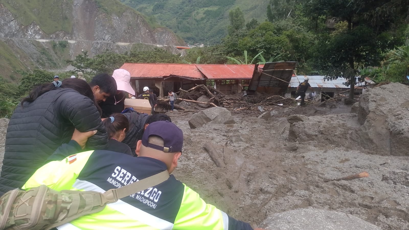 Se reportaron dos fallecidos por huaico en el distrito de Machu Picchu, con afectación a viviendas, hospedaje, templo. (Difusión)