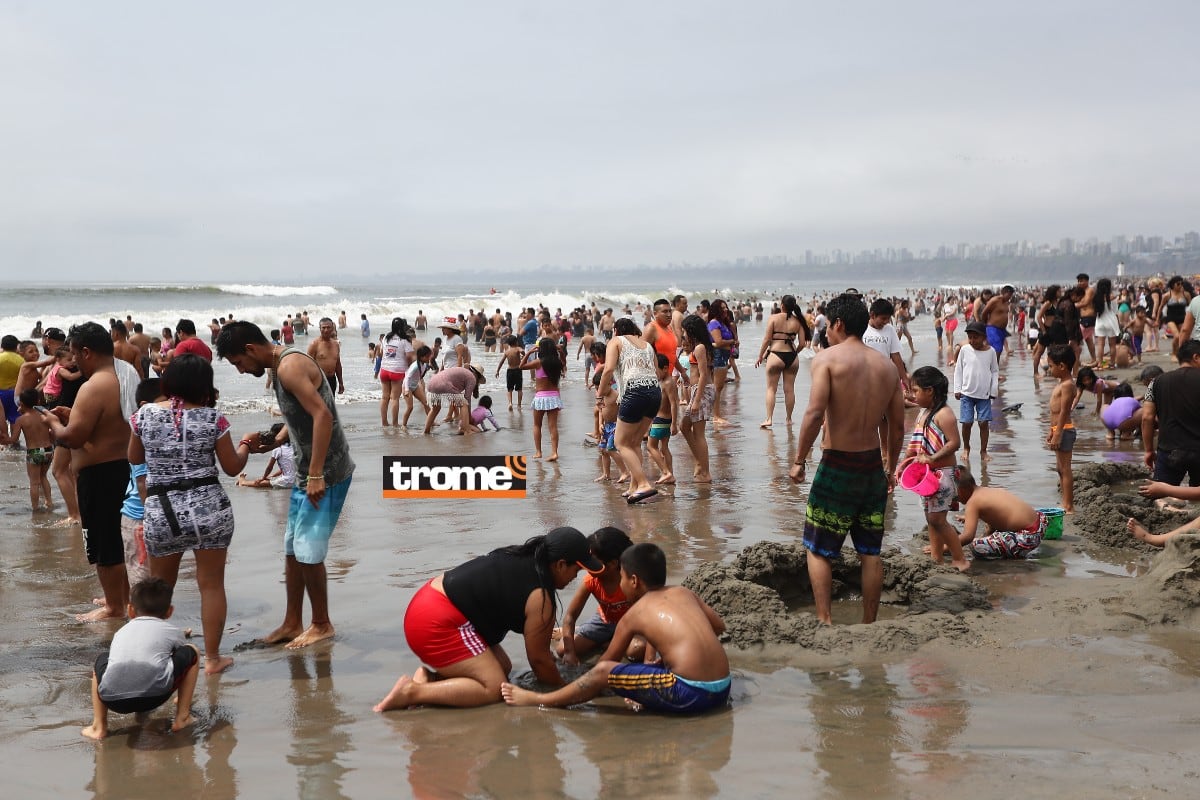Muchas familias compartieron día playero durante la fiesta navideña. Temperatura en Lima se sigue elevando. (Foto: Jesús Saucedo / Trome).
