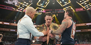 En olor a multitud. John Cena recibió los respetos del roster de WWE. (WWE Corp)