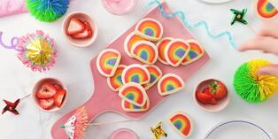 Galletas arcoíris, el postre ideal para prepararlo con los chicos de la casa | VIDEO