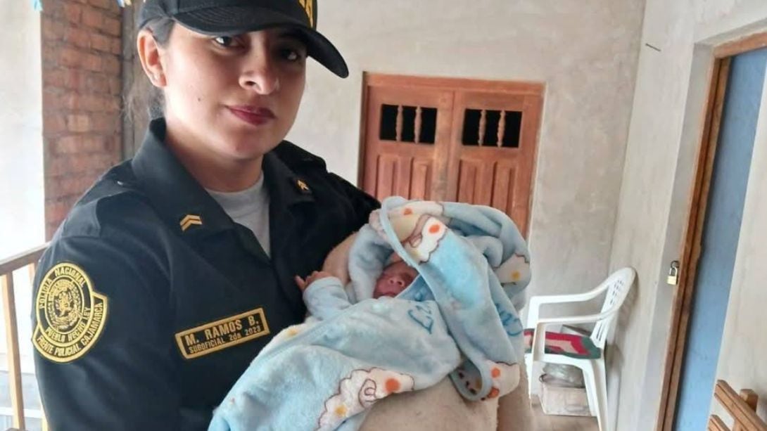 Rescatan bebé en Cajamarca. Foto: Difusión
