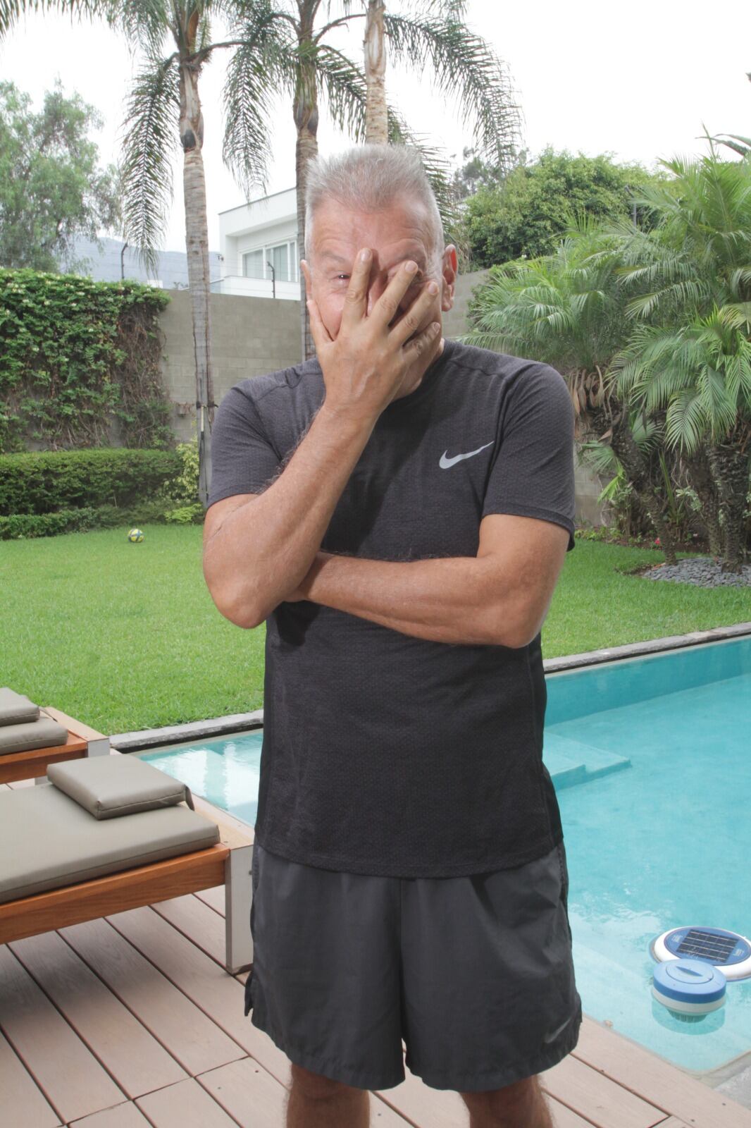 Raúl Romero prepara concierto en el teatro de Plaza Norte, este 1 de abril. (Foto: Alan Ramírez)