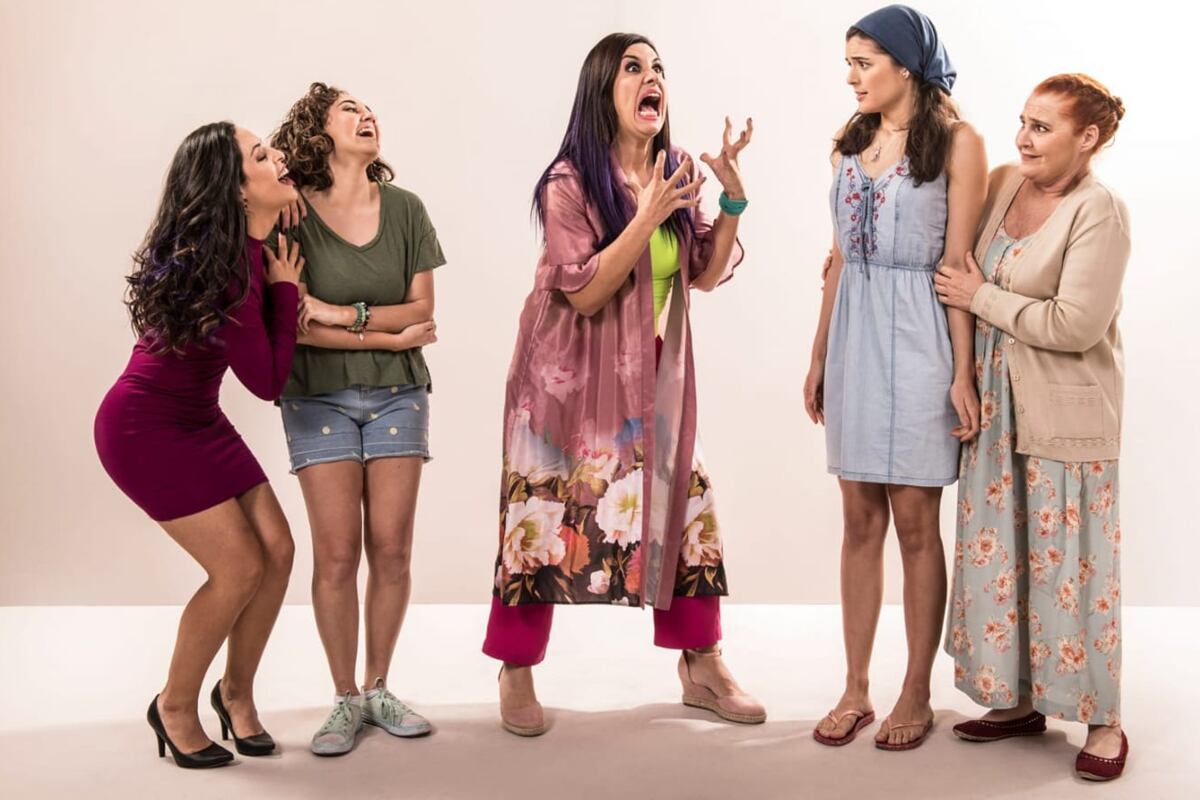 'Brujas' es la segunda parte de la telenovela 'Princesas'. Andrea Luna interpretaba a una de las hermanastras de 'Cenicienta' (Tati Calmell del Solar). Foto: Facebook Andrea Luna.