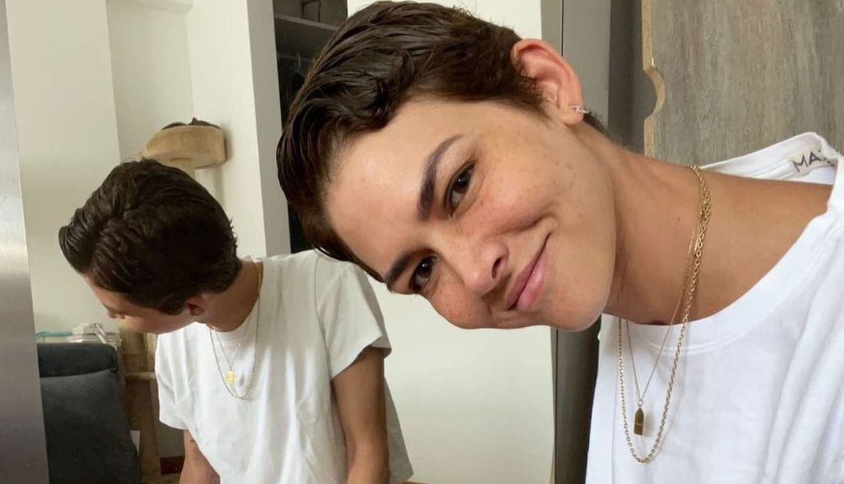 Anahí de Cárdenas confesó que uno de sus defectos es agarrar primero el teléfono a la hora de despertar. (Foto: @anahidec)