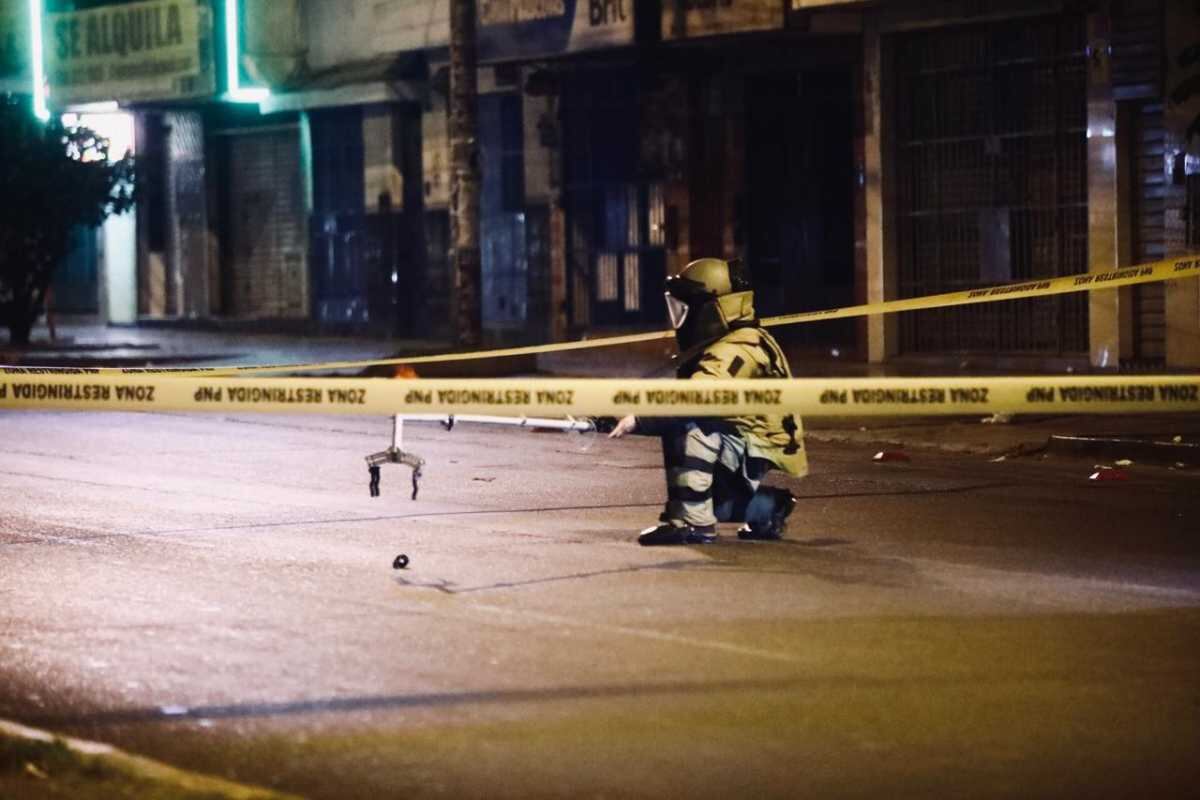 Extorsionador es atrapado por la policía en los Olivos después de dejar una granada. Agente del Udex la hizo estallar. Fotos: César Grados/@photo.gec