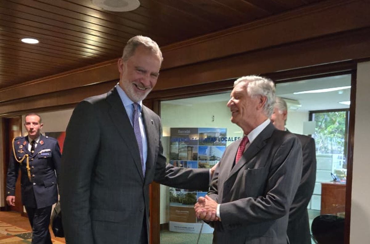 El rey Felipe VI conversó con el canciller Carlos Pareja en Costa Rica. (Foto: Cancillería)