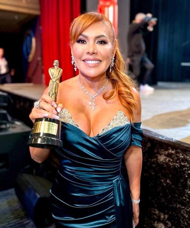 Magaly Medina en los Martín Fierro