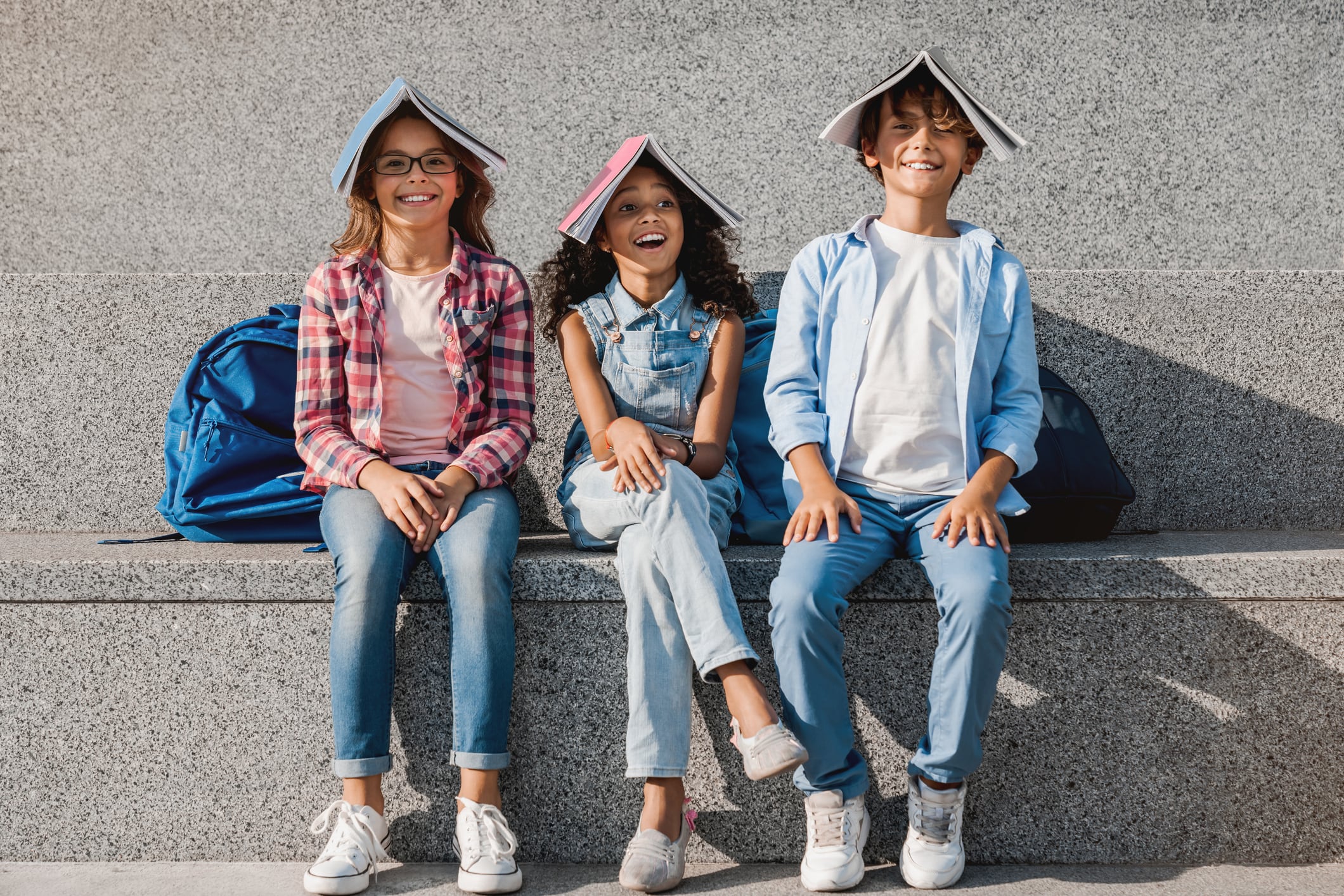 Consejos para cuidarse del sol en el colegio. Foto: Istock