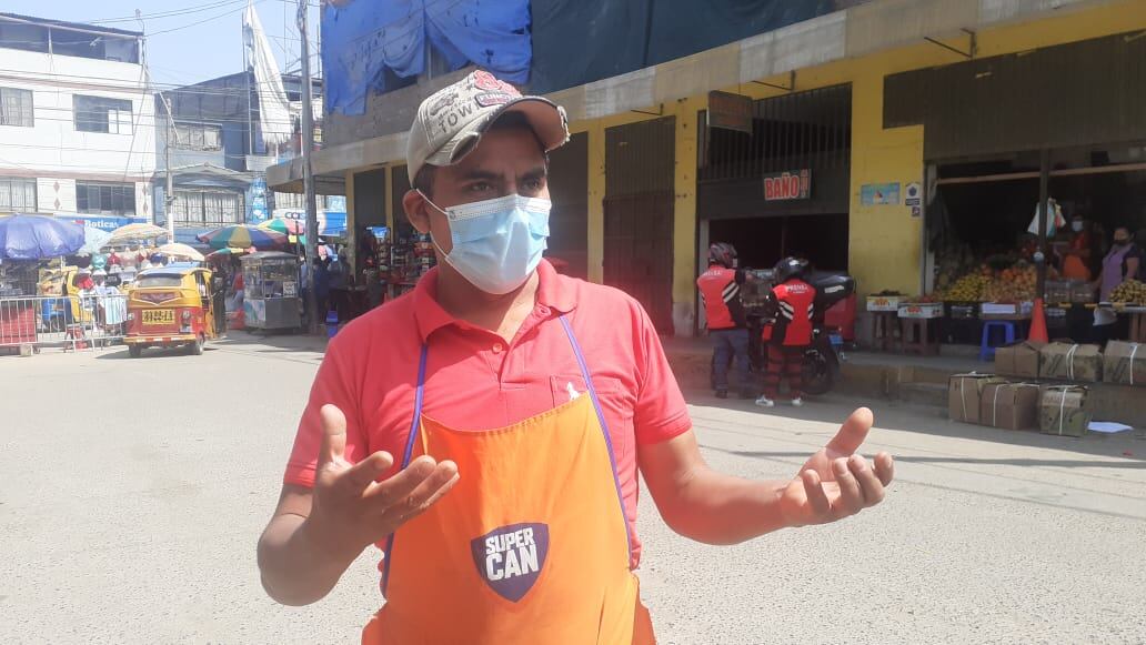 Una banda de asaltantes rodearon a un hombre y robaron pertenencias delante de dos miembros de serenazgo de San Juan de Miraflores.