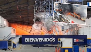Cercado de Lima: más de 25 unidades de bomberos atienden incendio en almacén