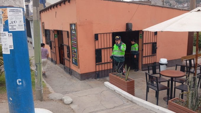 Dos hombres y una mujer asesinados dentro de restaurante en Chaclacayo.