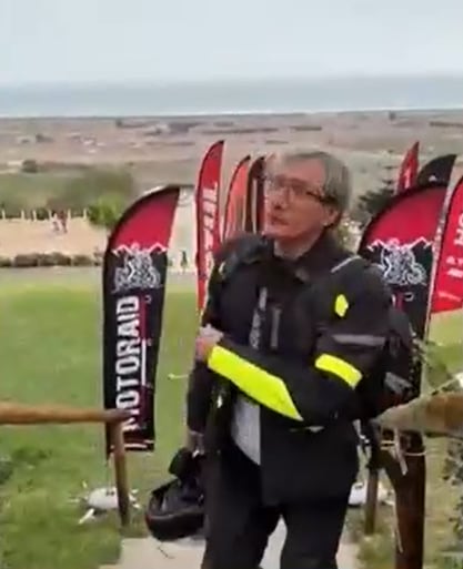 Federico Salazar la rompe en moto