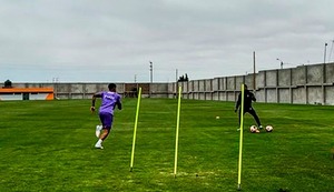 Paolo Guerrero entrena separado del resto de futbolistas de la UCV , tras negarse a jugar contra Alianza Lima | VIDEO