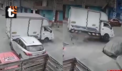¡Terrible choque en SMP! Furgoneta queda volcada tras colisión con camioneta y deja tres personas heridas