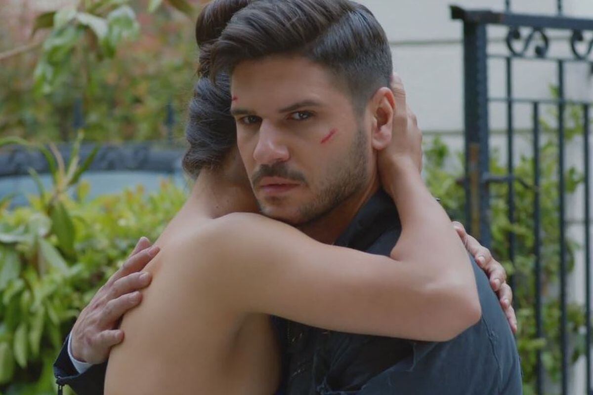 Tolgahan Sayismán como Yiğit Kozan en “No te vayas sin mí” (Foto: Gold Film)