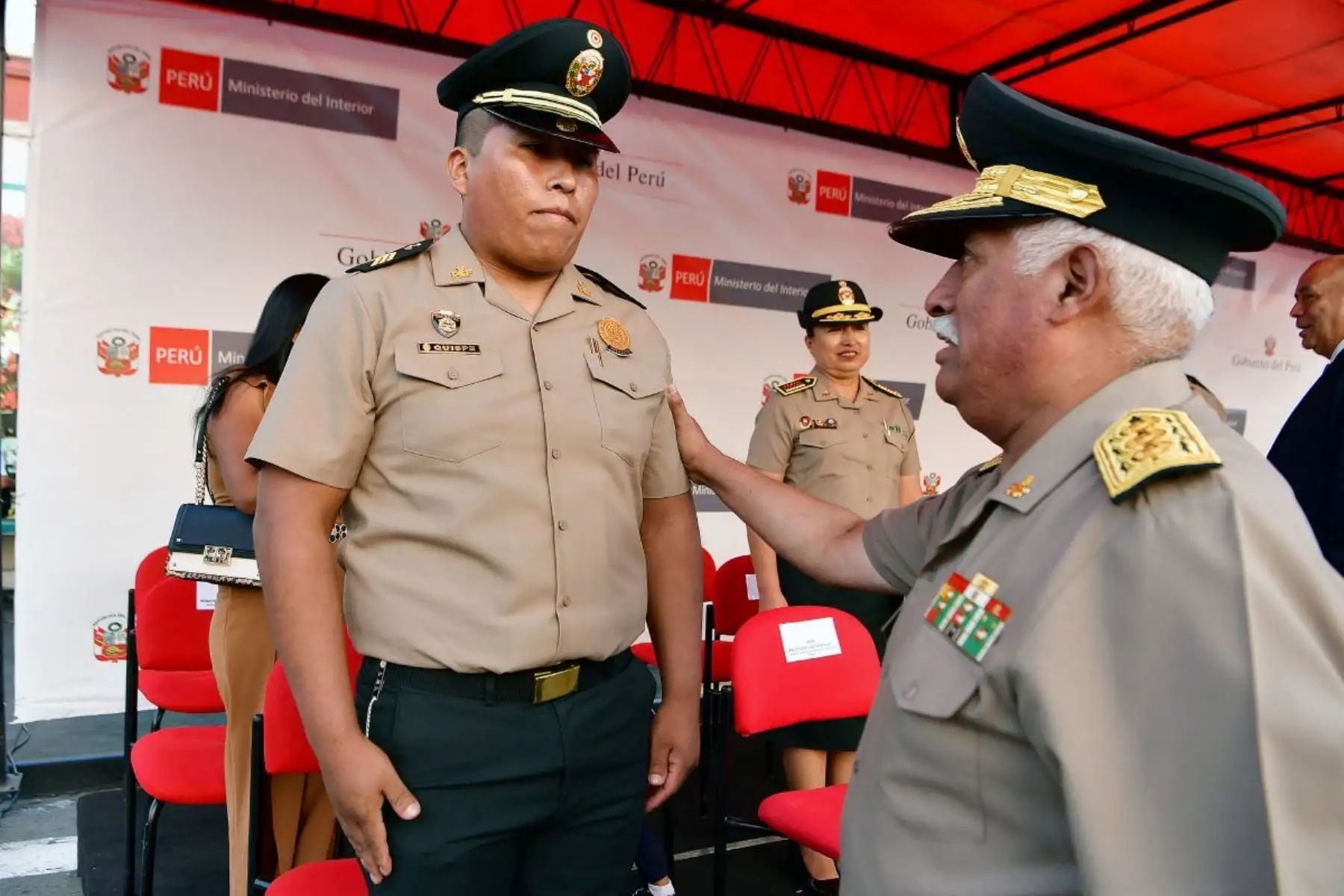 El Gobierno otorgó el ascenso excepcional por causal de acción distinguida al suboficial de segunda de la Policía Nacional del Perú (PNP), Deivis Quispe Cruz. Foto: Andina
