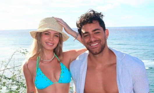 Flavia Laos y Austin Palao en una de sus viajes cuando eran pareja.