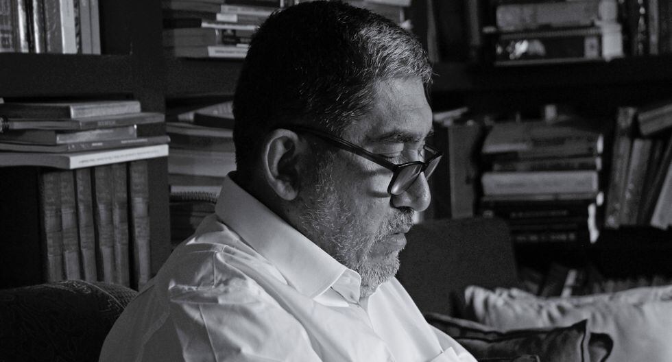 Jorge Valenzuela: "Yo exploro en universos inestables. El mundo de mis personajes gira en torno a ellos mismos; son incapaces de instalarse en el mundo social". (Foto: Blas Calderón)