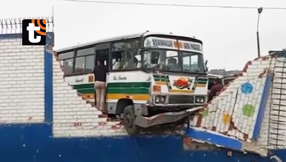 Bus se despista y se estrella contra la pared de un colegio en Mi Perú
