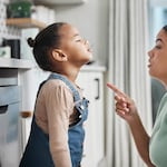 ¿Cómo corregir a los hijos sin dejarles traumas? Un psicólogo brinda pautas